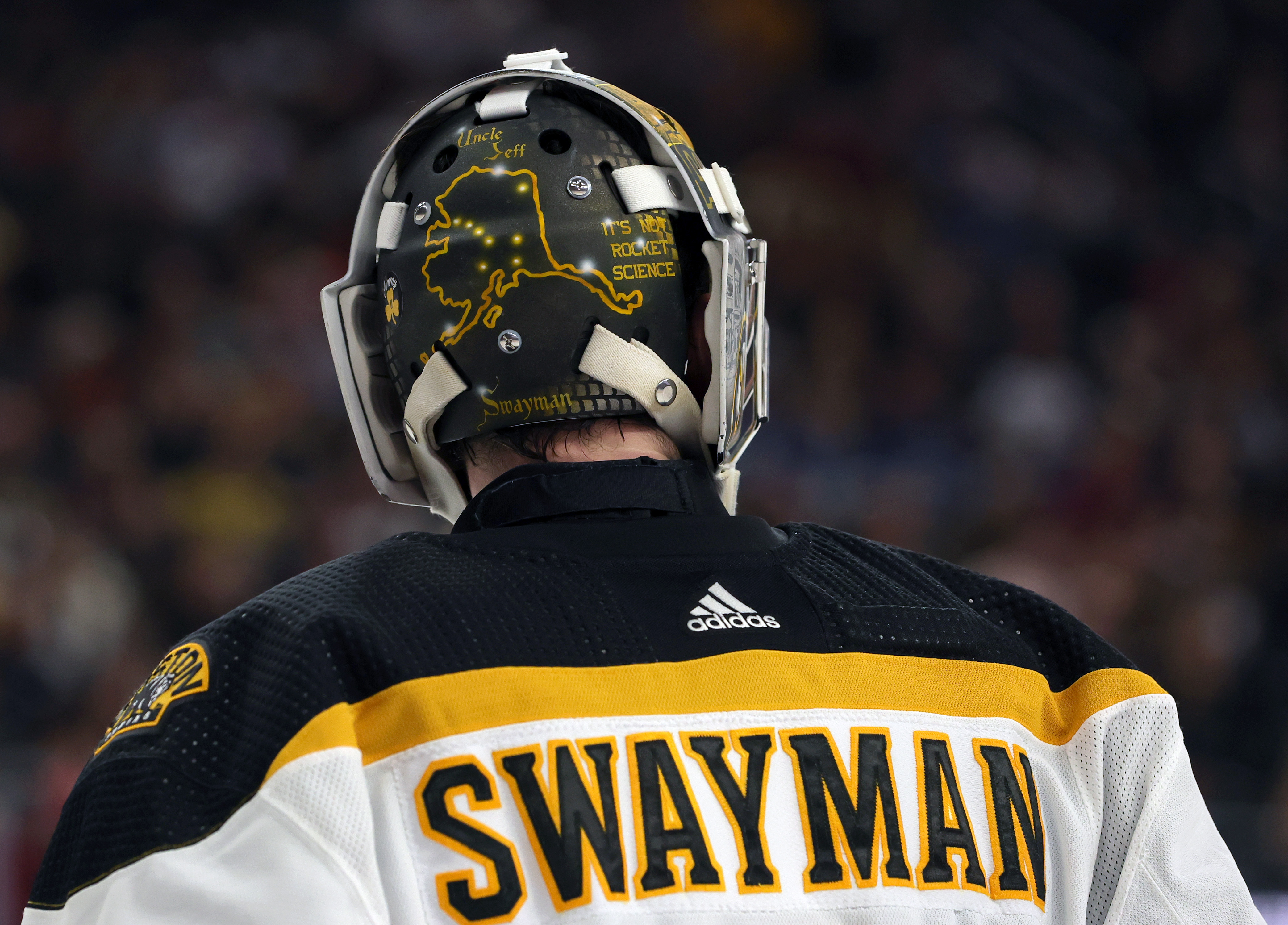 Jeremy Swayman 'couldn't be happier' staying with Bruins after