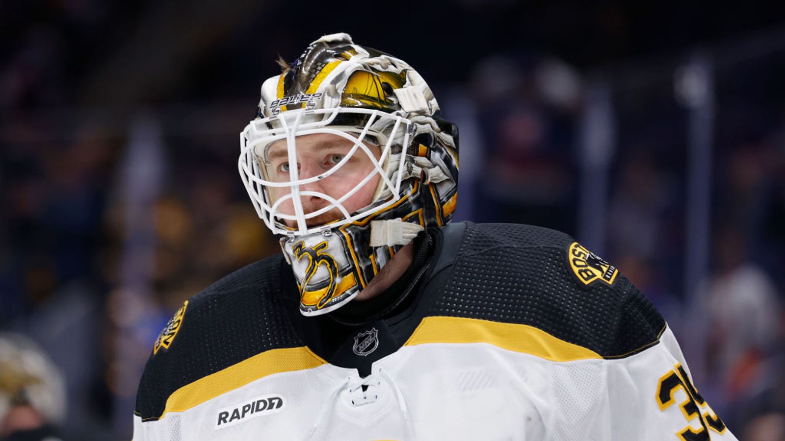 Bruins goalie Linus Ullmark named NHL's Second Star of Week after