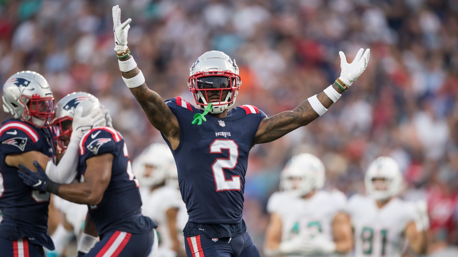 What is Jalen Mills' contract with the New England Patriots?