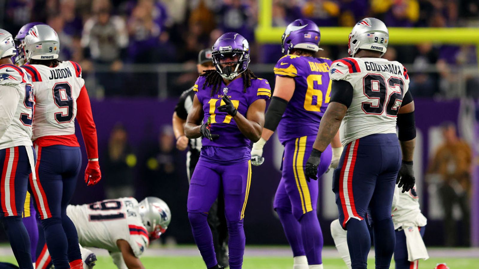 Bedard: Patriots' offense gets in gear but defense, considering recent  history, was alarming in loss to Vikings