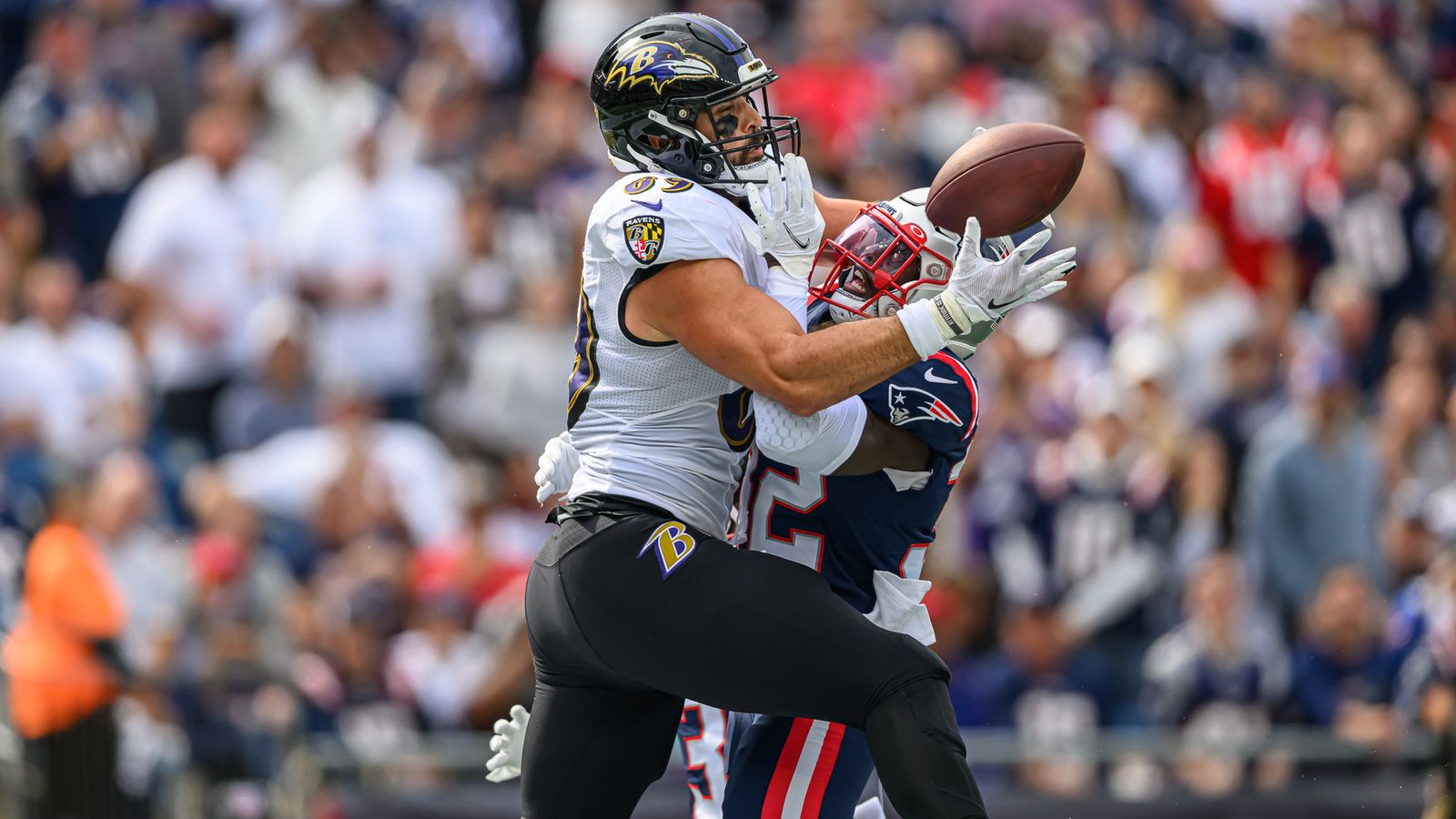 Lamar Jackson scores 5 touchdowns as the Ravens beat the Patriots 37-26