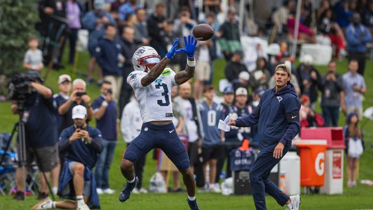 Bedard: Patriots Practice Report 08.07.26 - Douglas, DeVito continue strong camps in scrimmage taken at Gillette Stadium (Patriots)