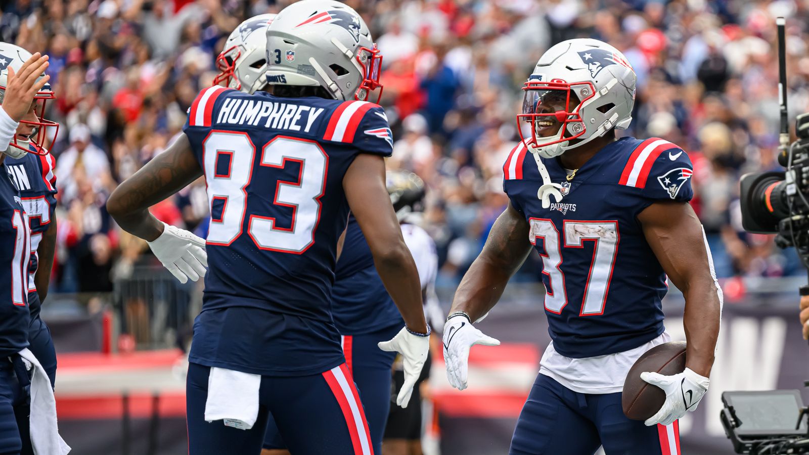 Bedard's Breakdown: With Humphrey, Patriots coaches think they're winning a  battle - they're losing the war