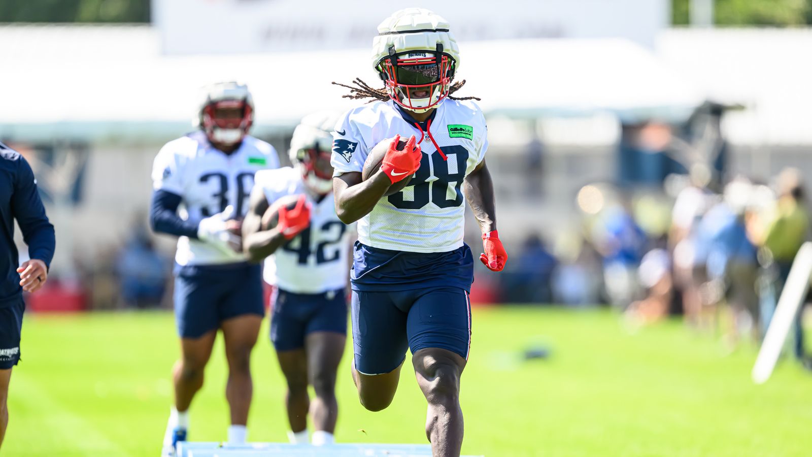 Bill Belichick confident in Patriots' running backs after losing Ty  Montgomery - Pats Pulpit