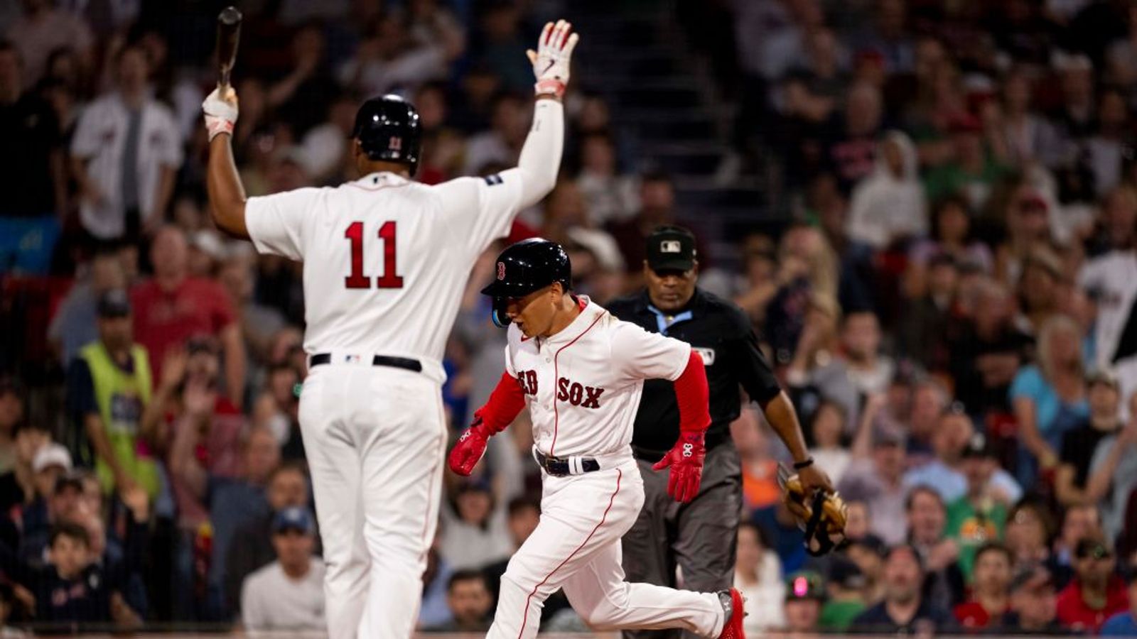 Mariners score seven runs on three hits to beat Red Sox in 10