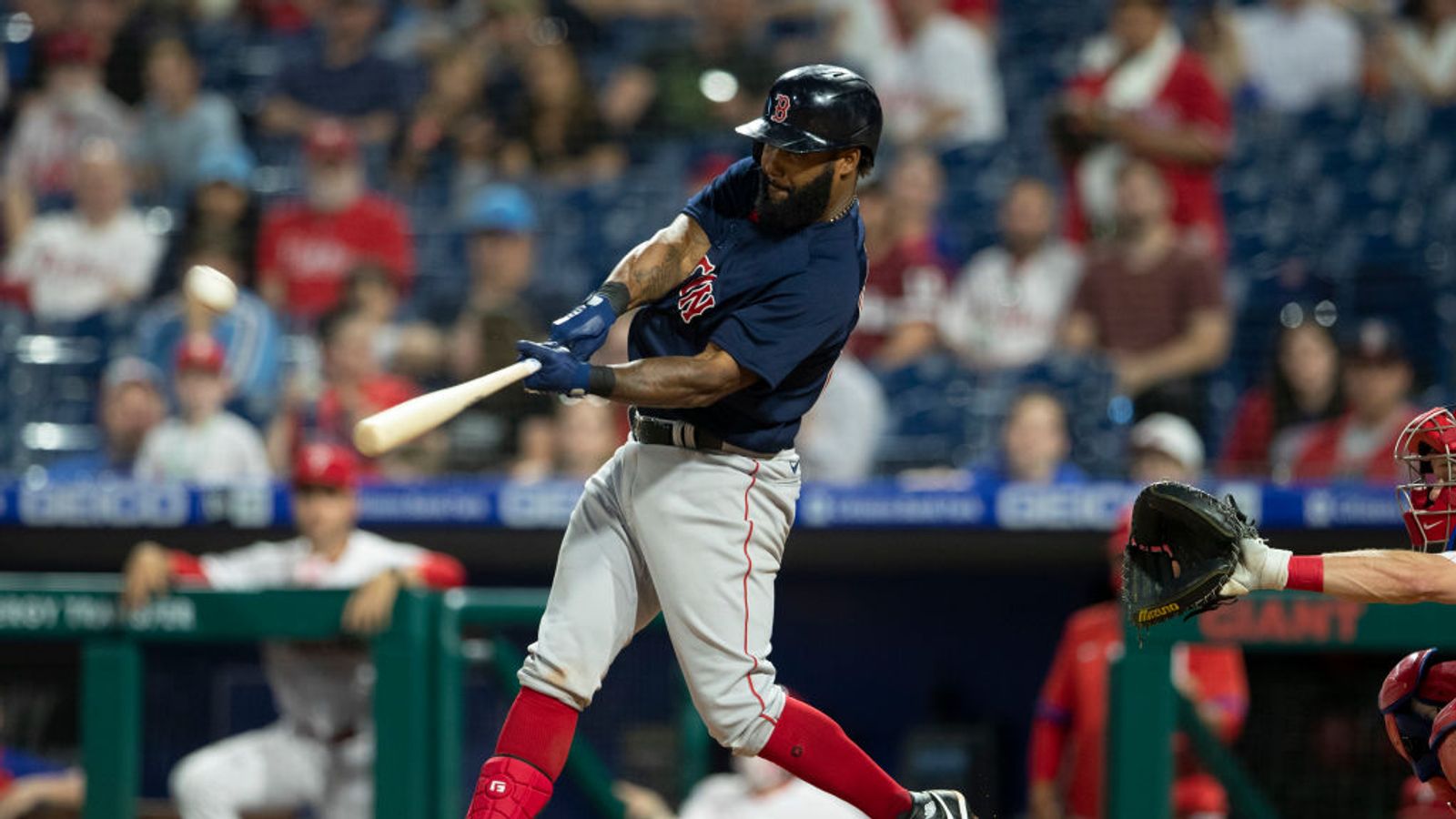 Kike Hernandez leads off with homer, Red Sox beat Phillies