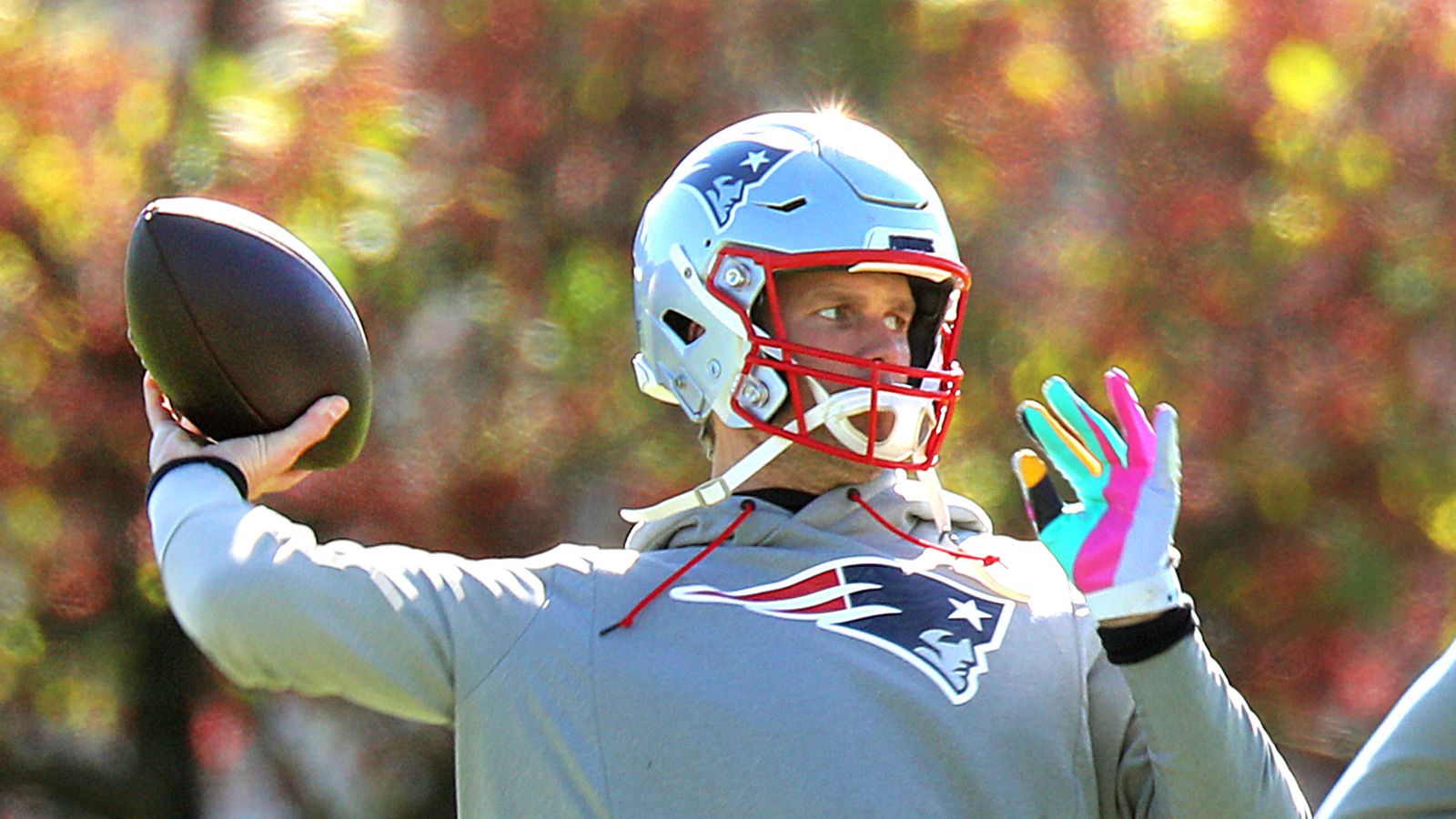 Report: Tom Brady misses Patriots practice with illness - Los Angeles Times