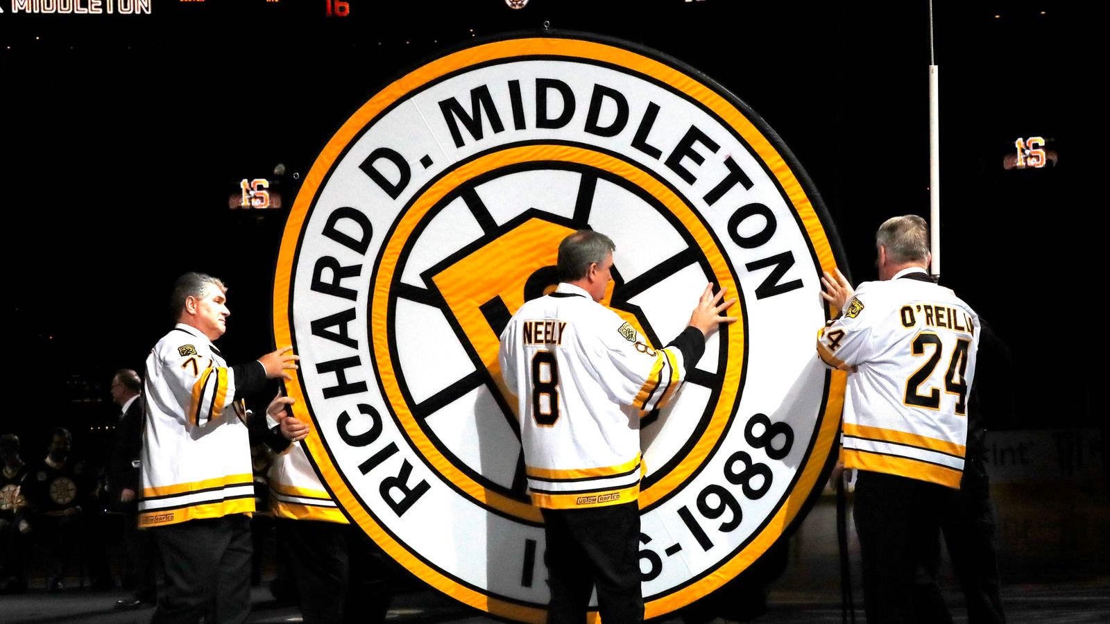 252 Bruins Shirts Stock Photos, High-Res Pictures, and Images