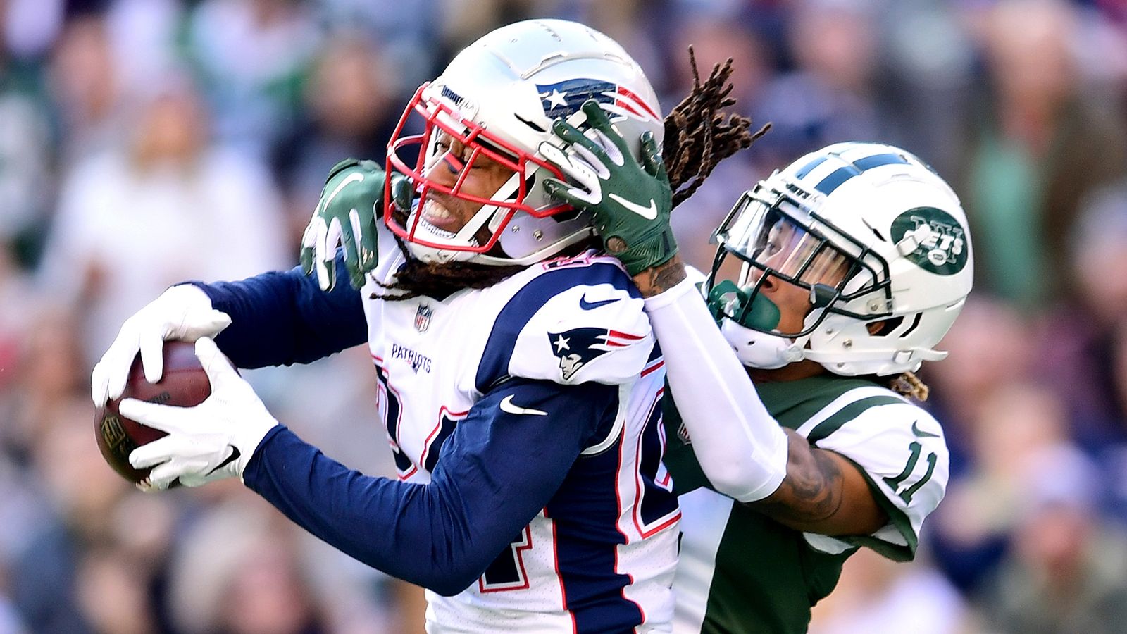 Gilmore helps Patriots pick off victory