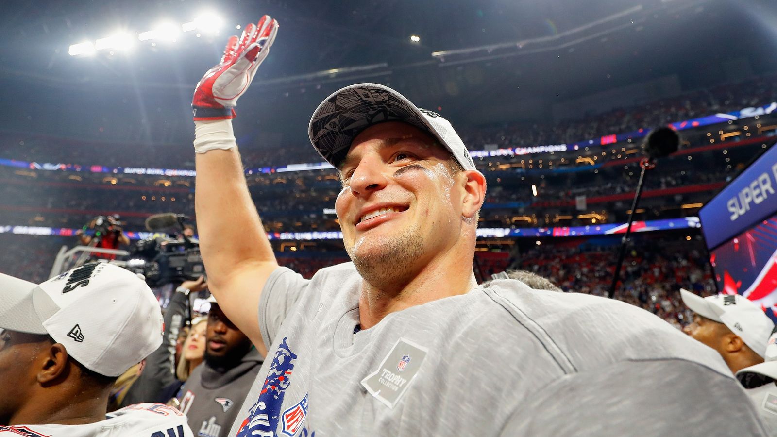 Rob Gronkowski announces his retirement