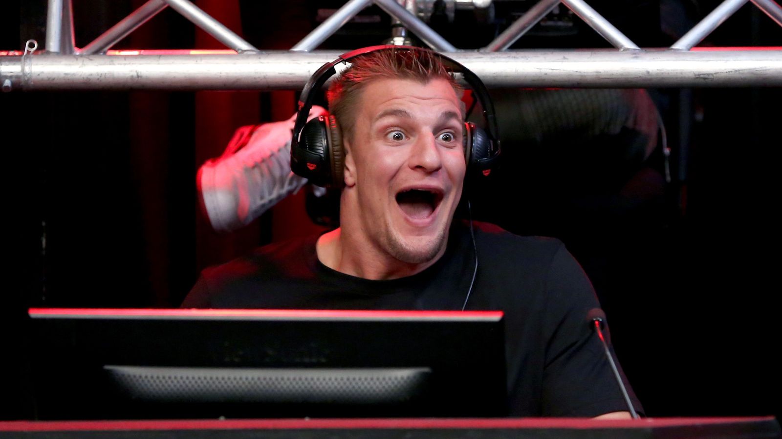 New England Patriots Rework Contracts for Rob Gronkowski, Dwayne Allen