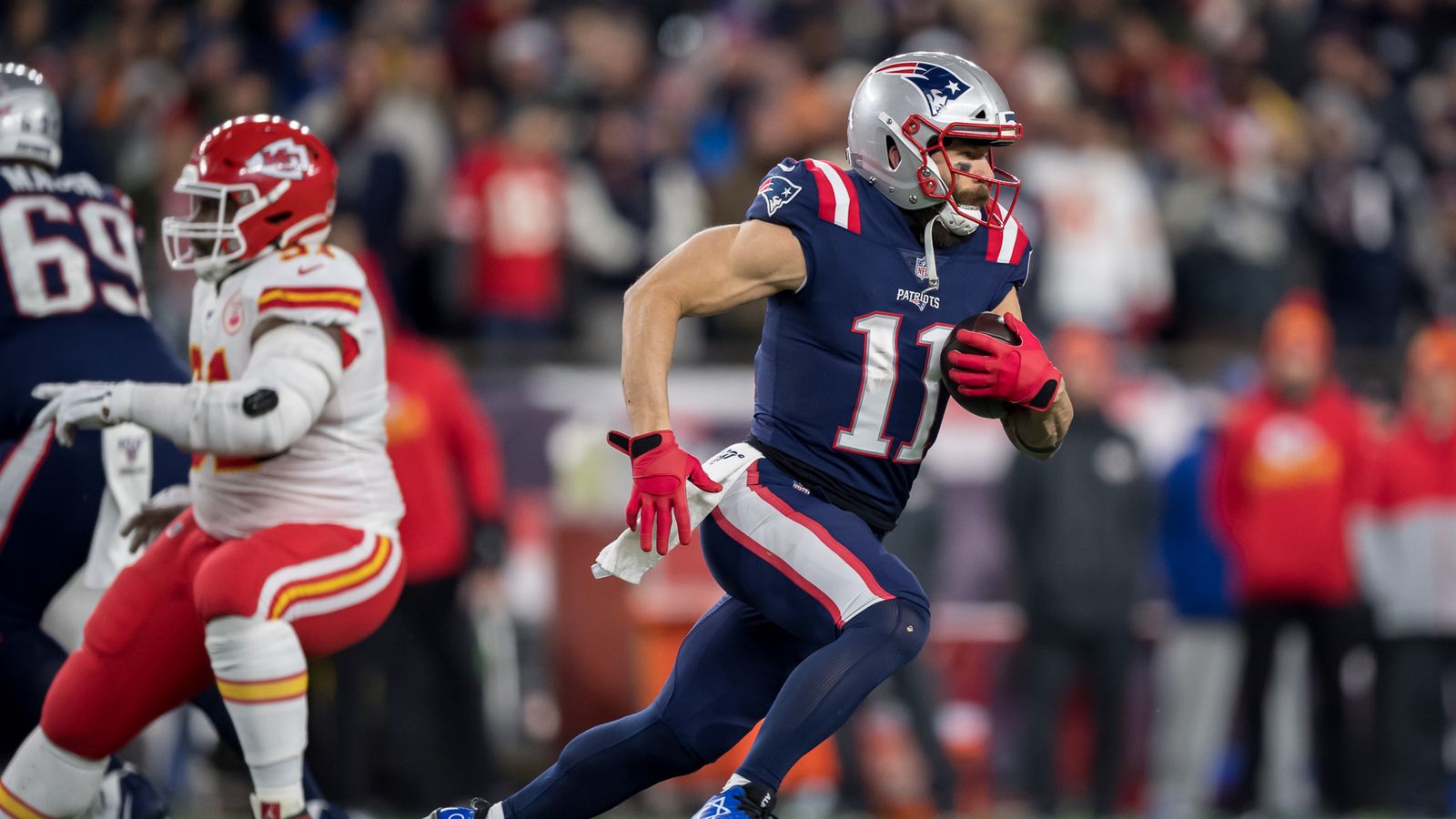Dr. Flynn: Julian Edelman is reportedly dealing with a knee issue