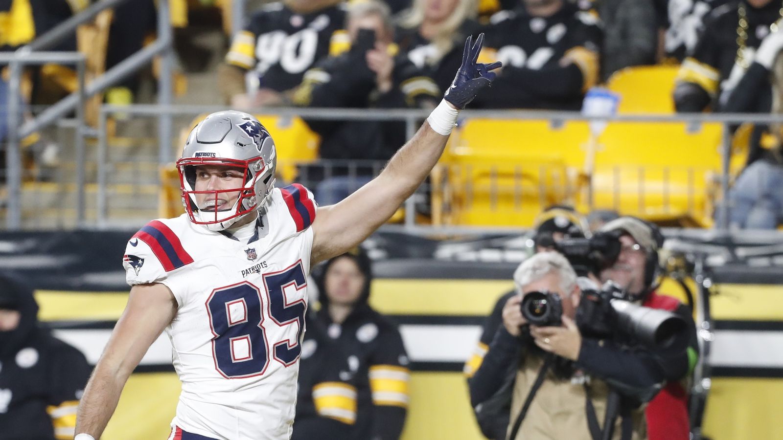 Giardi: TE options exist in free agency, but the Pats need to be choosy.