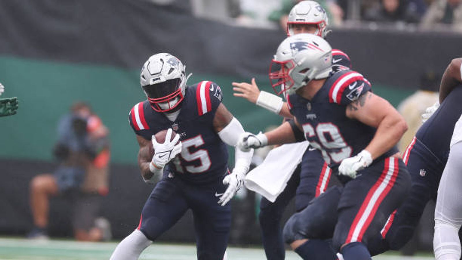 Former Patriots RB expects a big 2023 season from Rhamondre Stevenson,  who's gearing up to become 'the guy' 